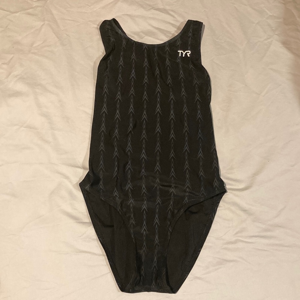 TYR Women’s fusion Aerofit2 tech suit- black, size 34